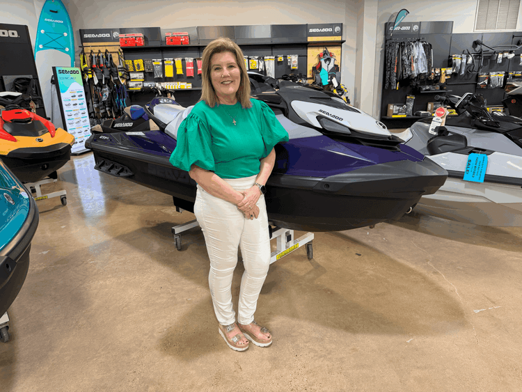 20250612_185515847_iOS Lisa Levasseur